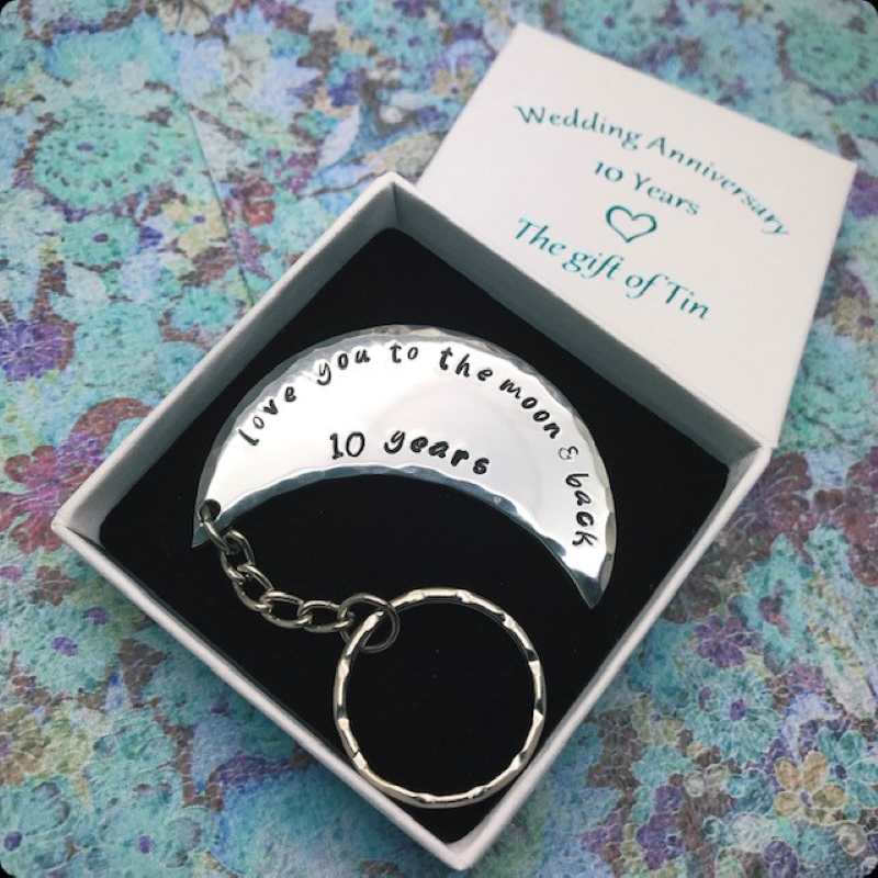10th anniversary gift. Love you to the moon & back keyring. Tin Gift. 10 Years Gift